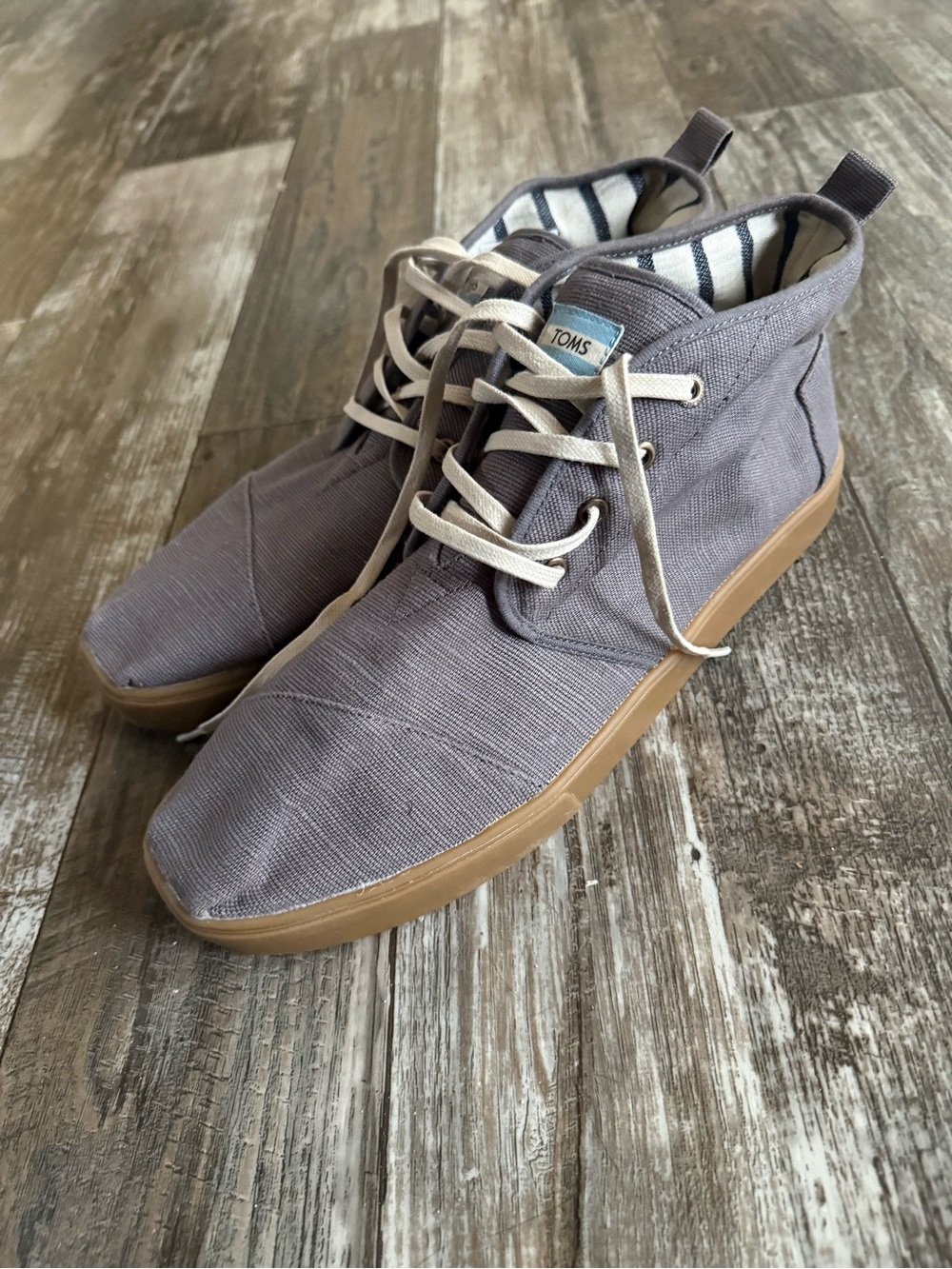 Toms Gray Canvas Men’s Chukka Boots with Tan Sole